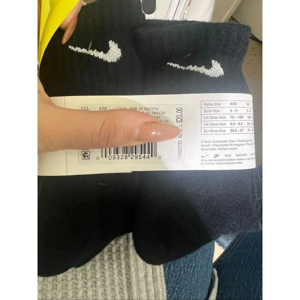 #615. Nike NWT 6Pk. Kids Performance Basic Black Socks